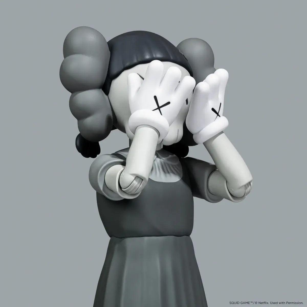 KAWS | YOUNG-HEE Figure (Grey),2024-4